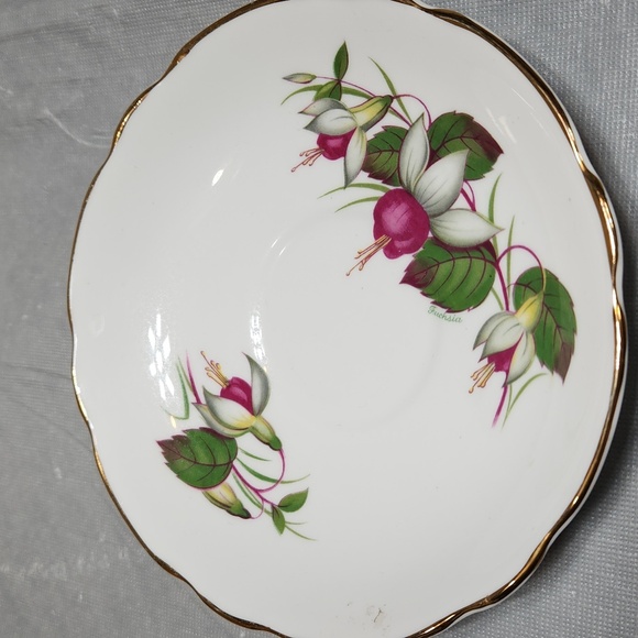 Regency English Bone China Teacup - Picture 6 of 10